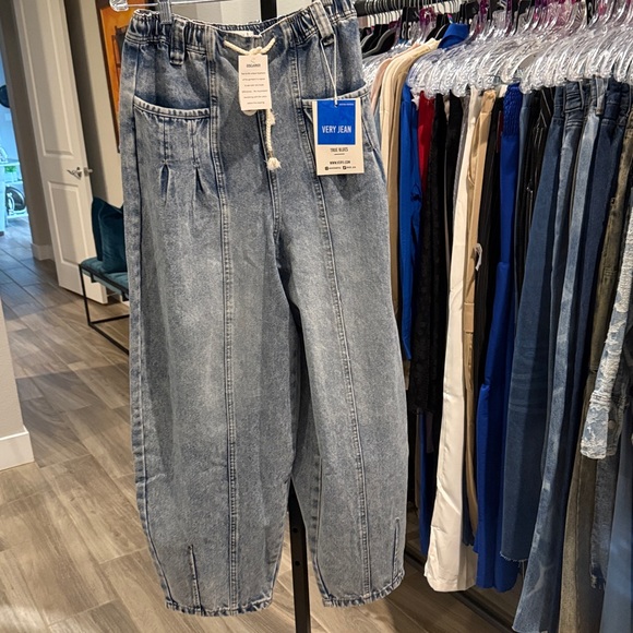 #73. DENIM BARREL JEANS - Picture 4 of 5